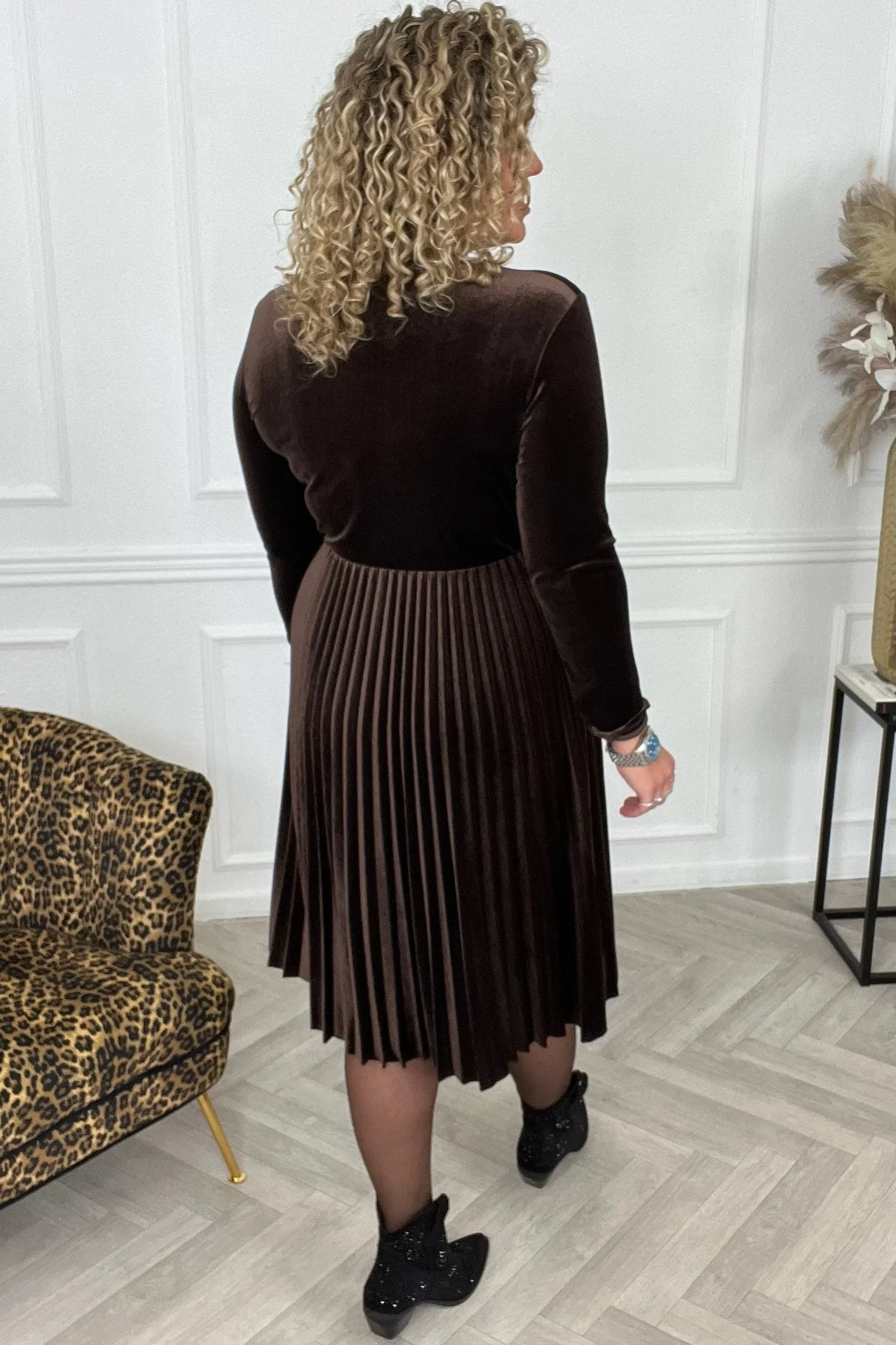 Bella Velvet Dress - Brown - Image 2