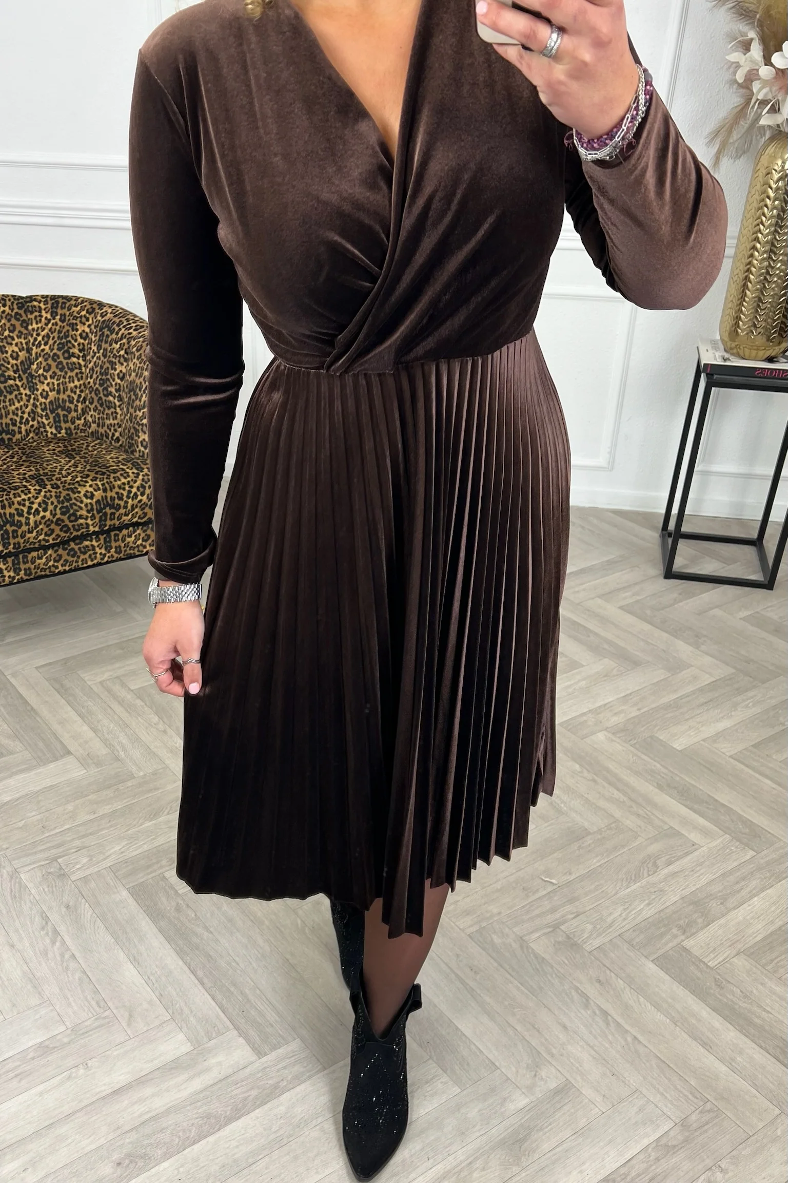 Bella Velvet Dress - Brown - Image 3