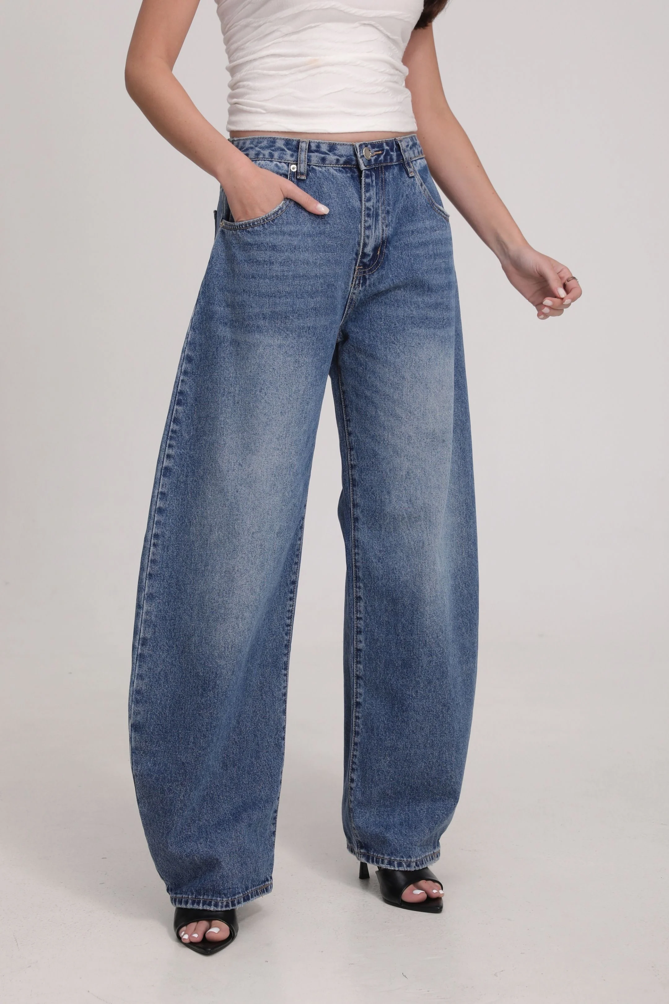 Celia Barrel Jeans - Blue - Image 3