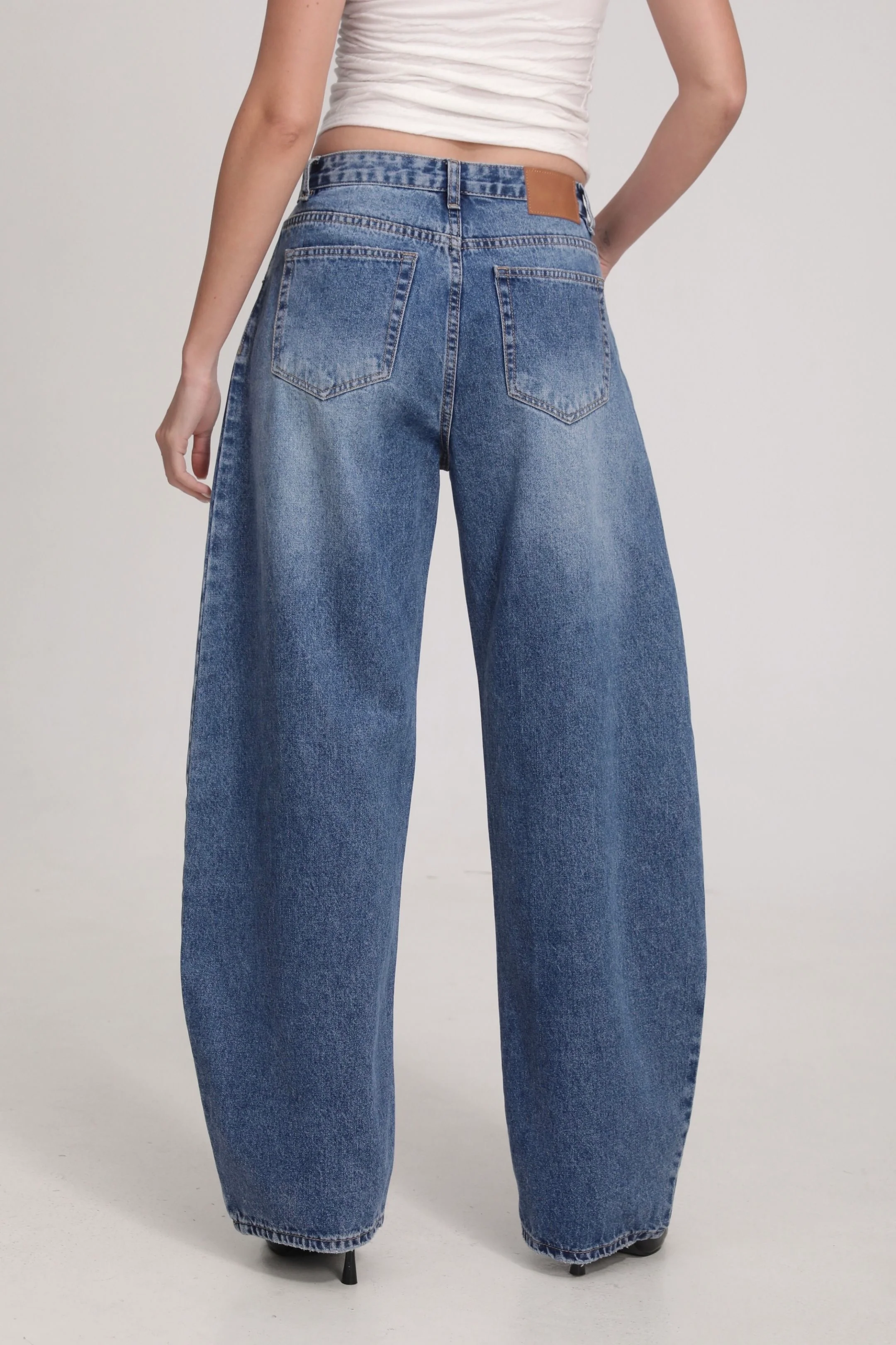Celia Barrel Jeans - Blue - Image 5