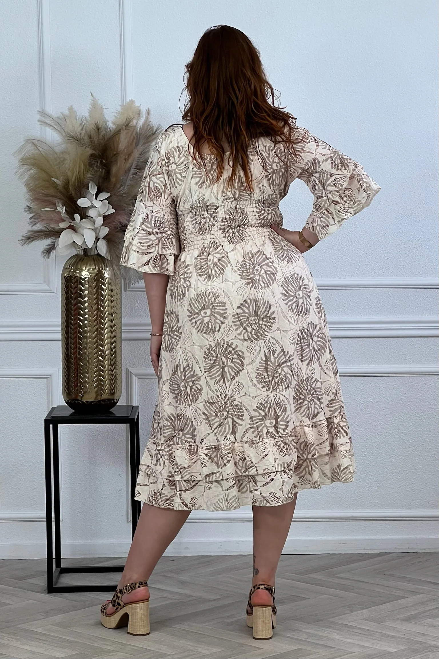 Curvy Cotton Leaves Taille Dress - Taupe - Image 4