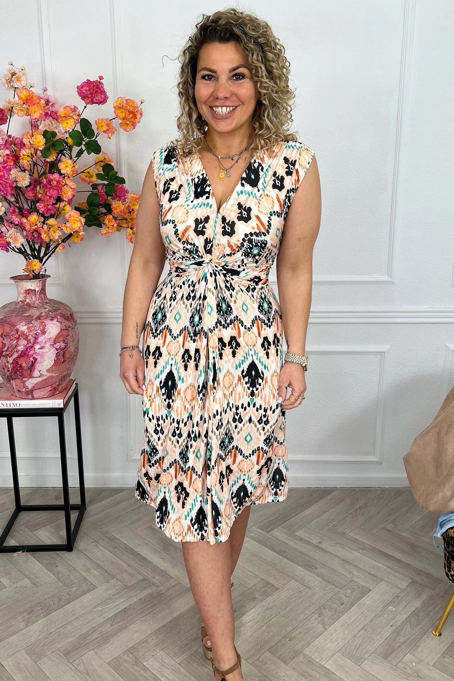 Curvy Knotted Sleeveless Didi Dress - Beige/Black