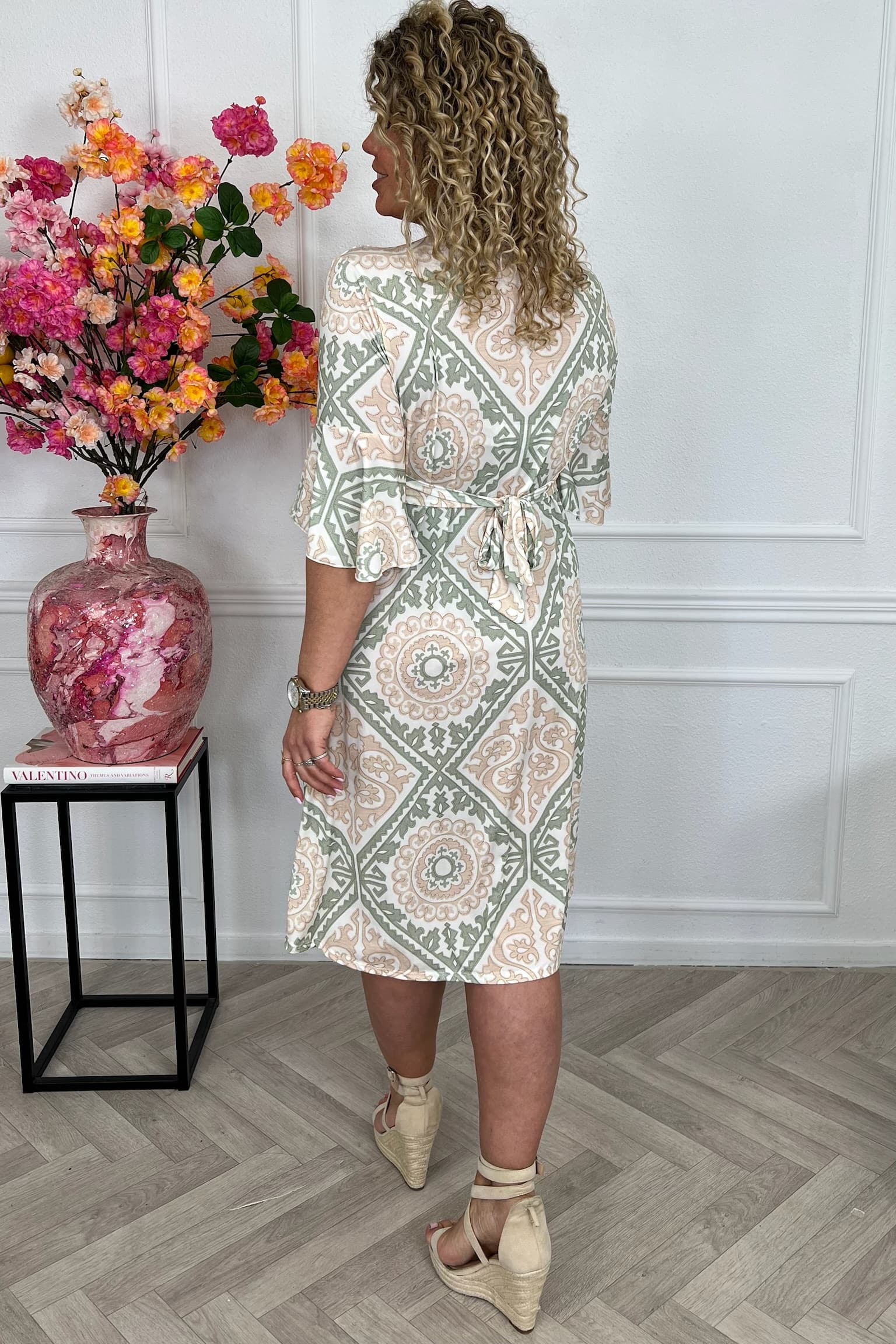Curvy Short Knotted Lissabon Dress - Sage/Beige - Image 2