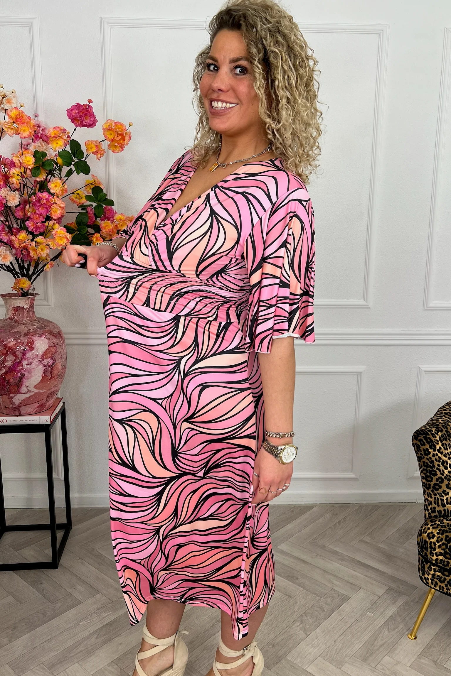 Curvy Swirl Taille Dress - Pink/Black - Image 3