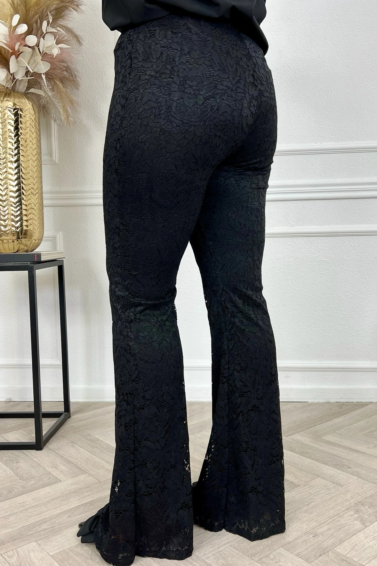 Iconic Lace Flared Pants - Black