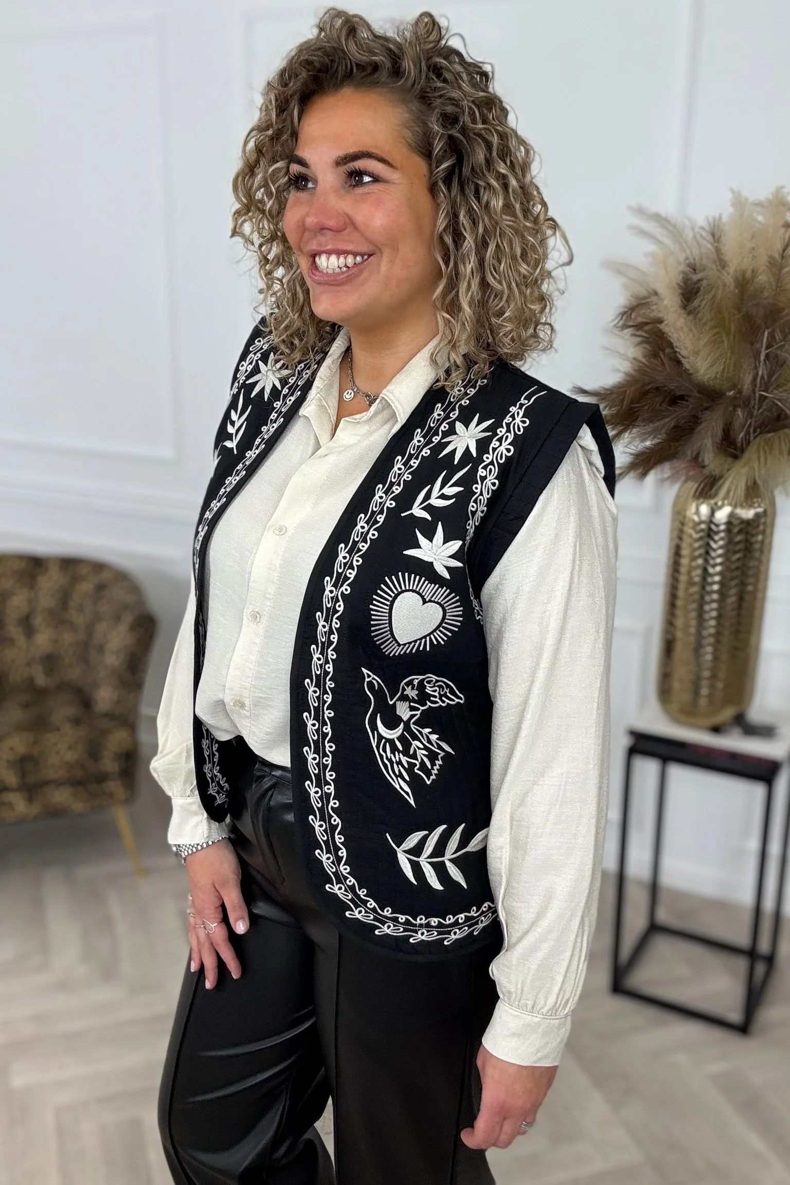 Joan Print Gilet - Black - Image 2