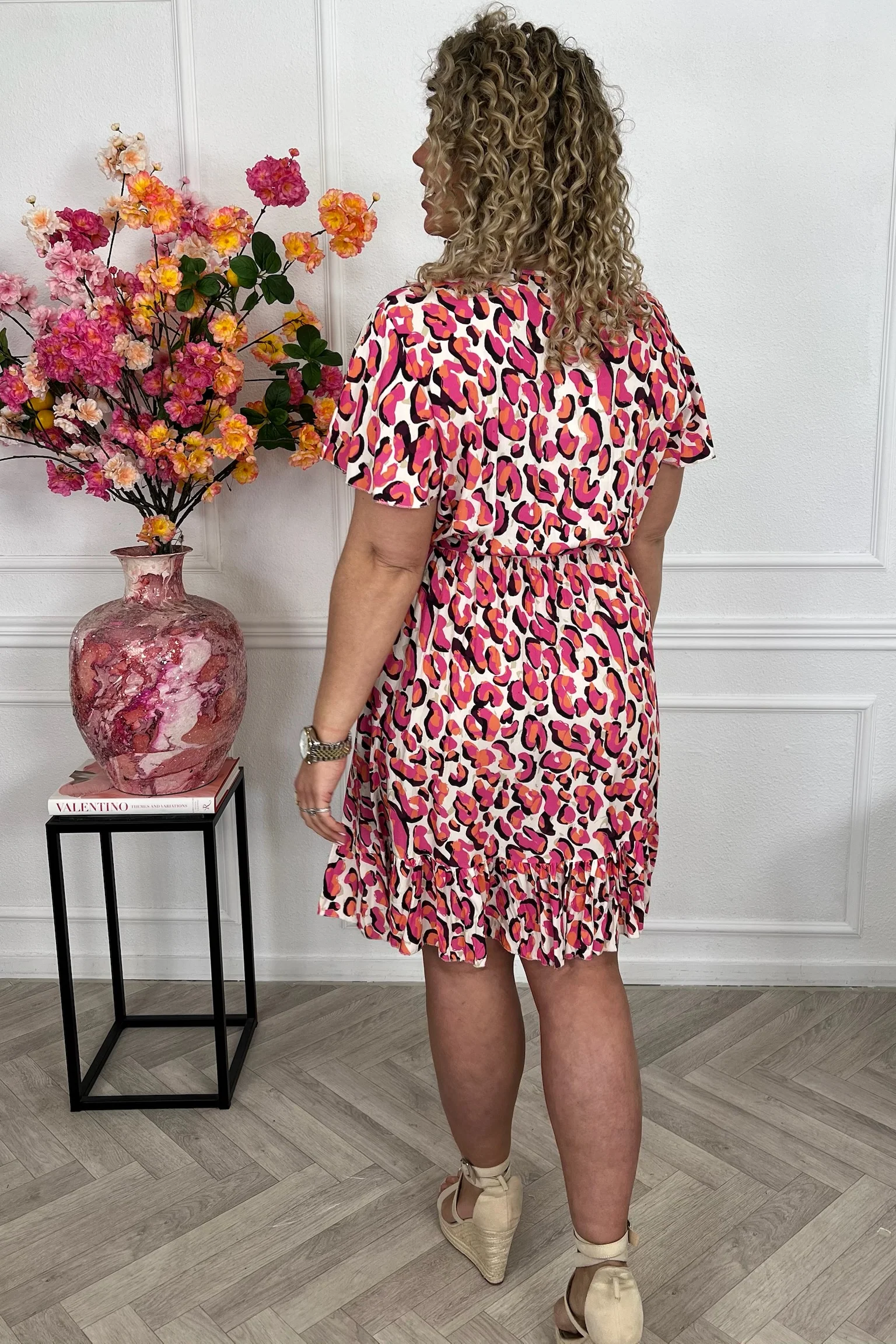 Kae Strik Dress - Big Leopard Orange/Pink - Image 4