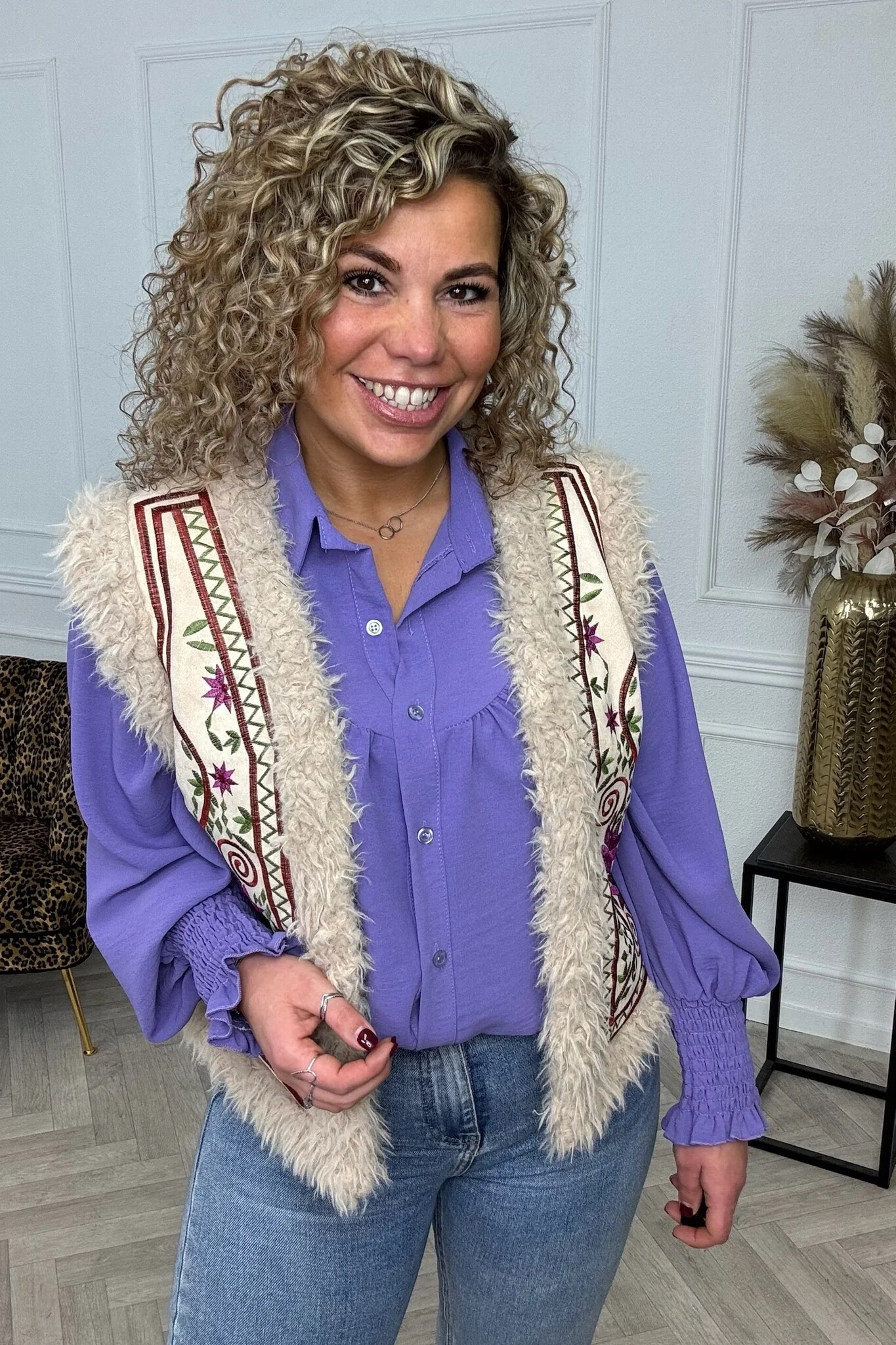 Limited Edition Gilet - Beige/Magenta - Image 2