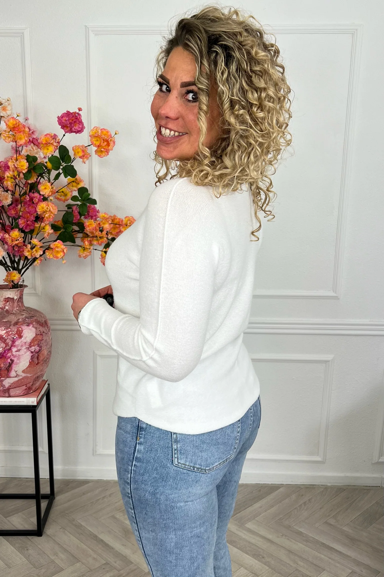 Long Sleeve Macy V Sweater - White - Image 3