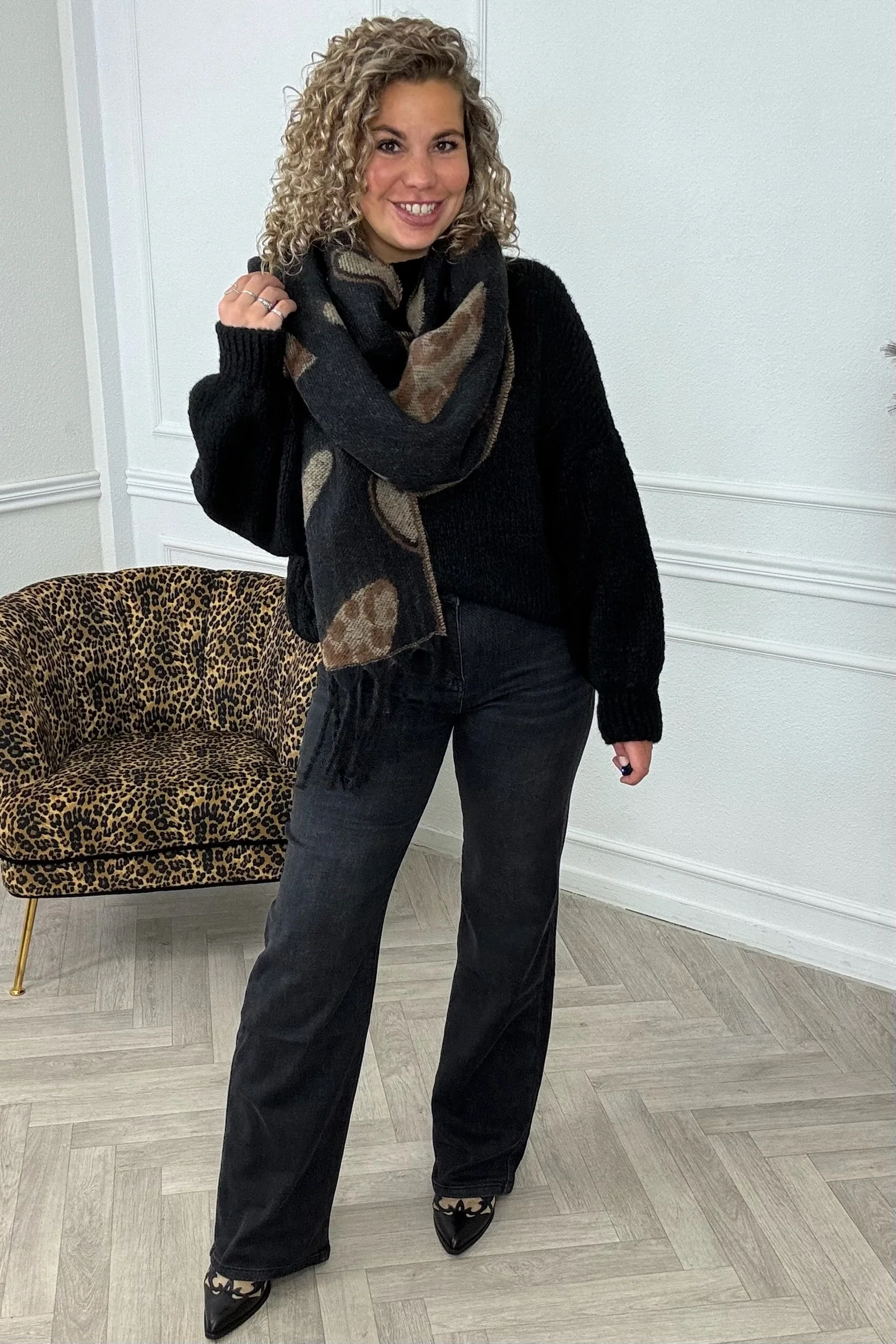 Lovely Heart Scarf - Black - Image 3
