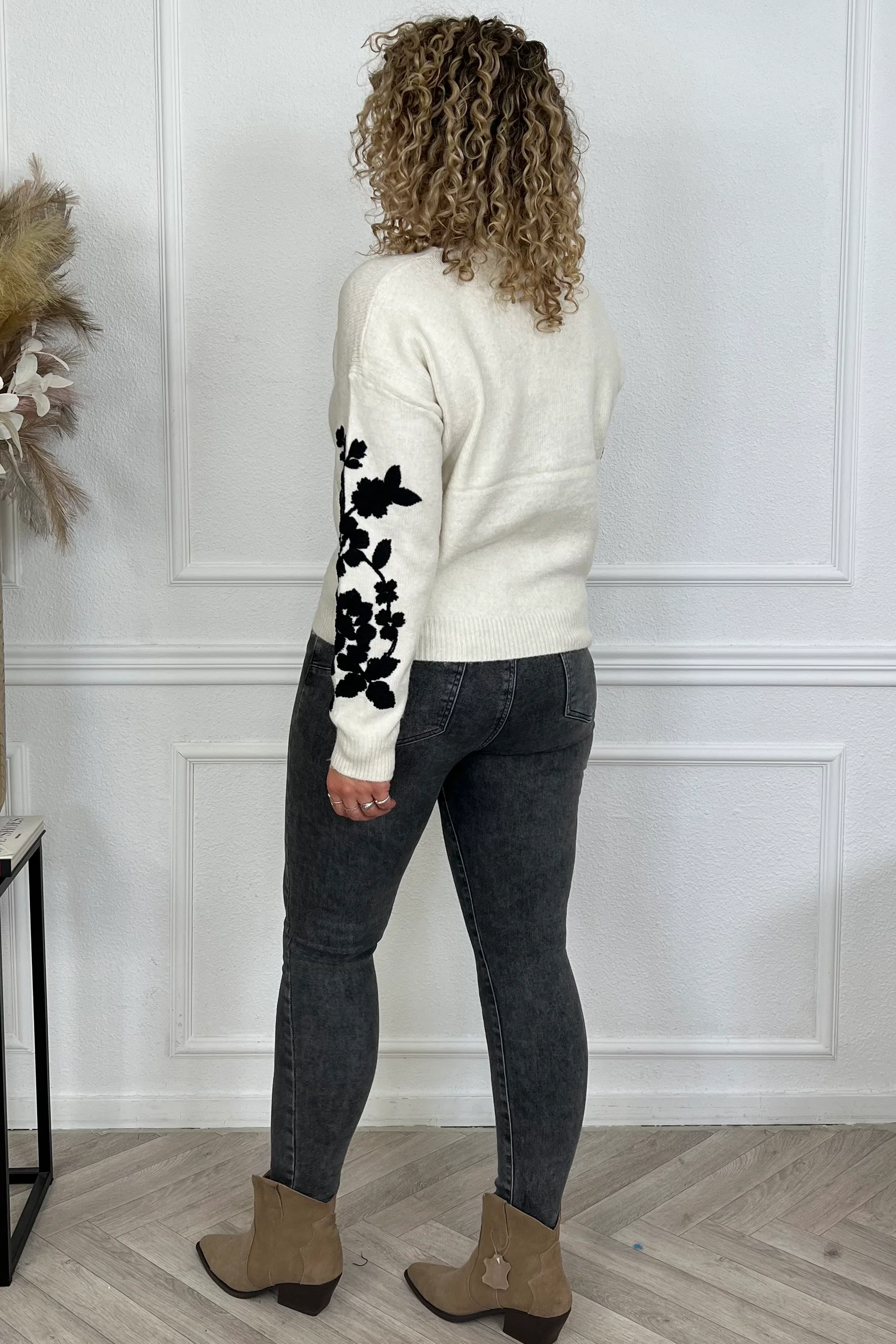 Perfect Leaves Sleeve Sweater - Beige/Black - Image 2