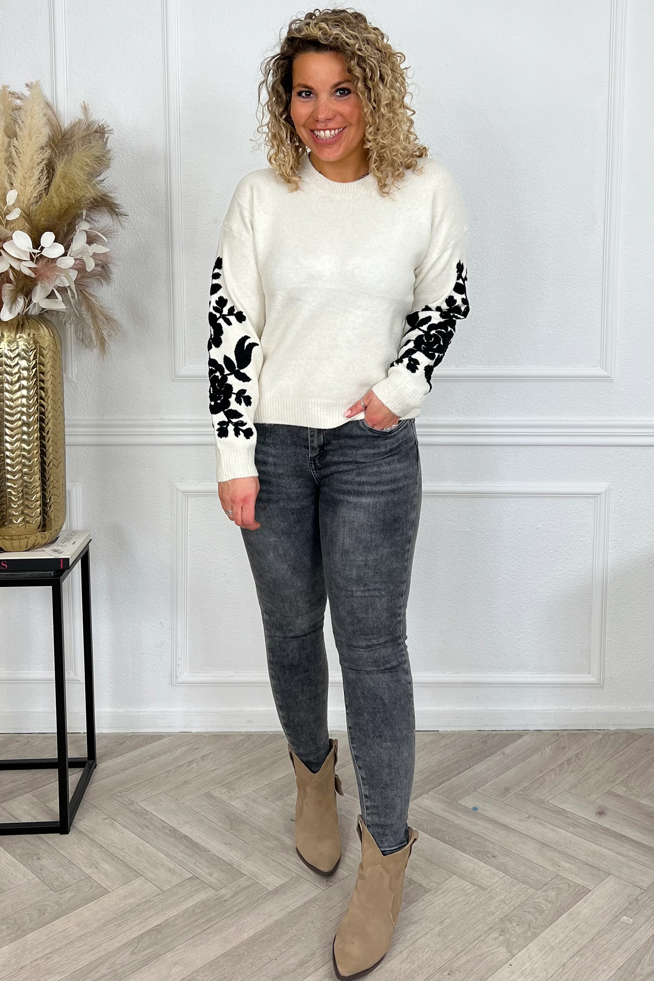 Perfect Leaves Sleeve Sweater - Beige/Black - Image 5
