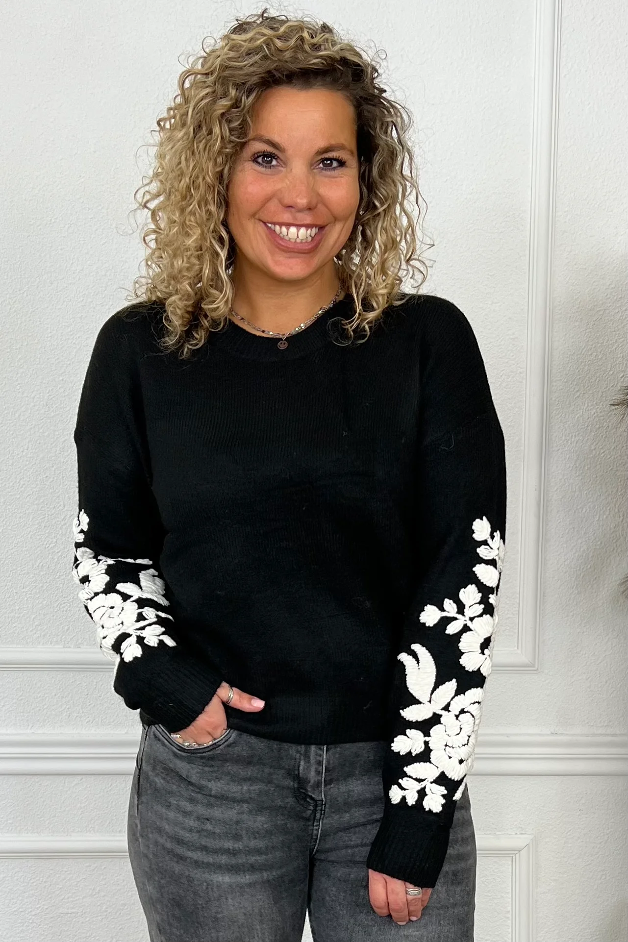 Perfect Leaves Sleeve Sweater - Black/Beige