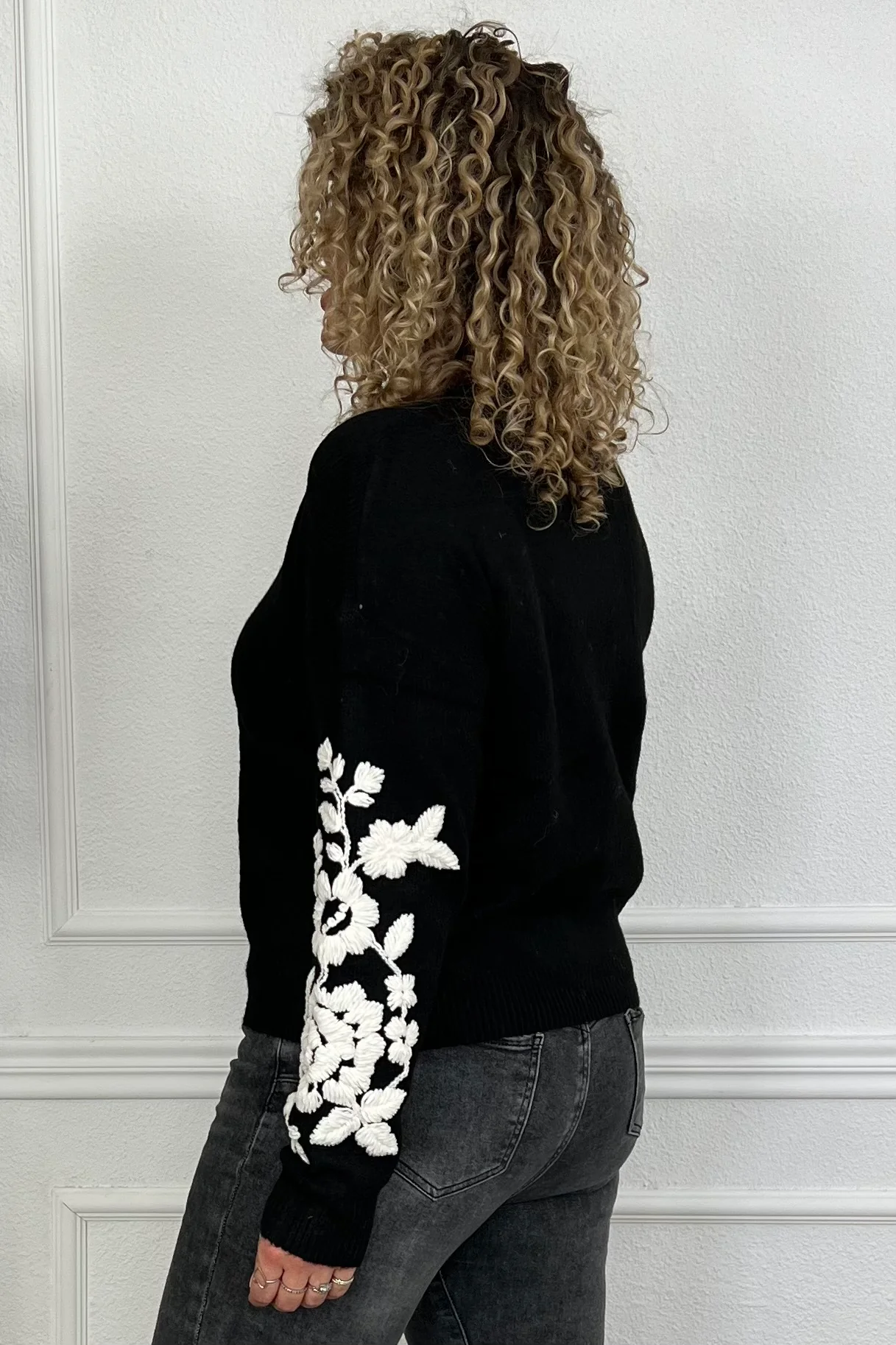 Perfect Leaves Sleeve Sweater - Black/Beige - Image 2