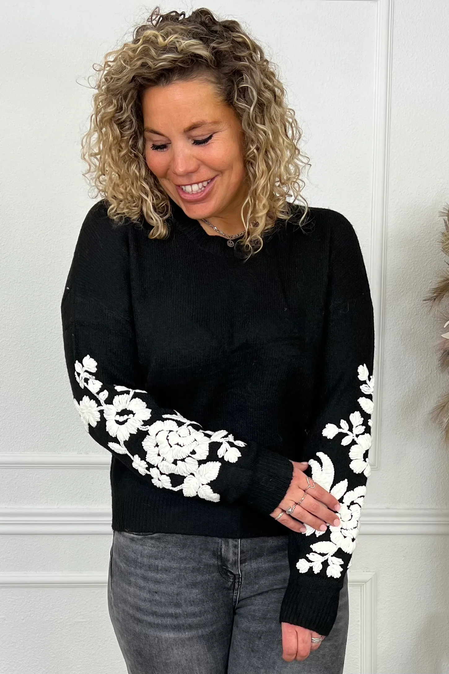 Perfect Leaves Sleeve Sweater - Black/Beige - Image 4