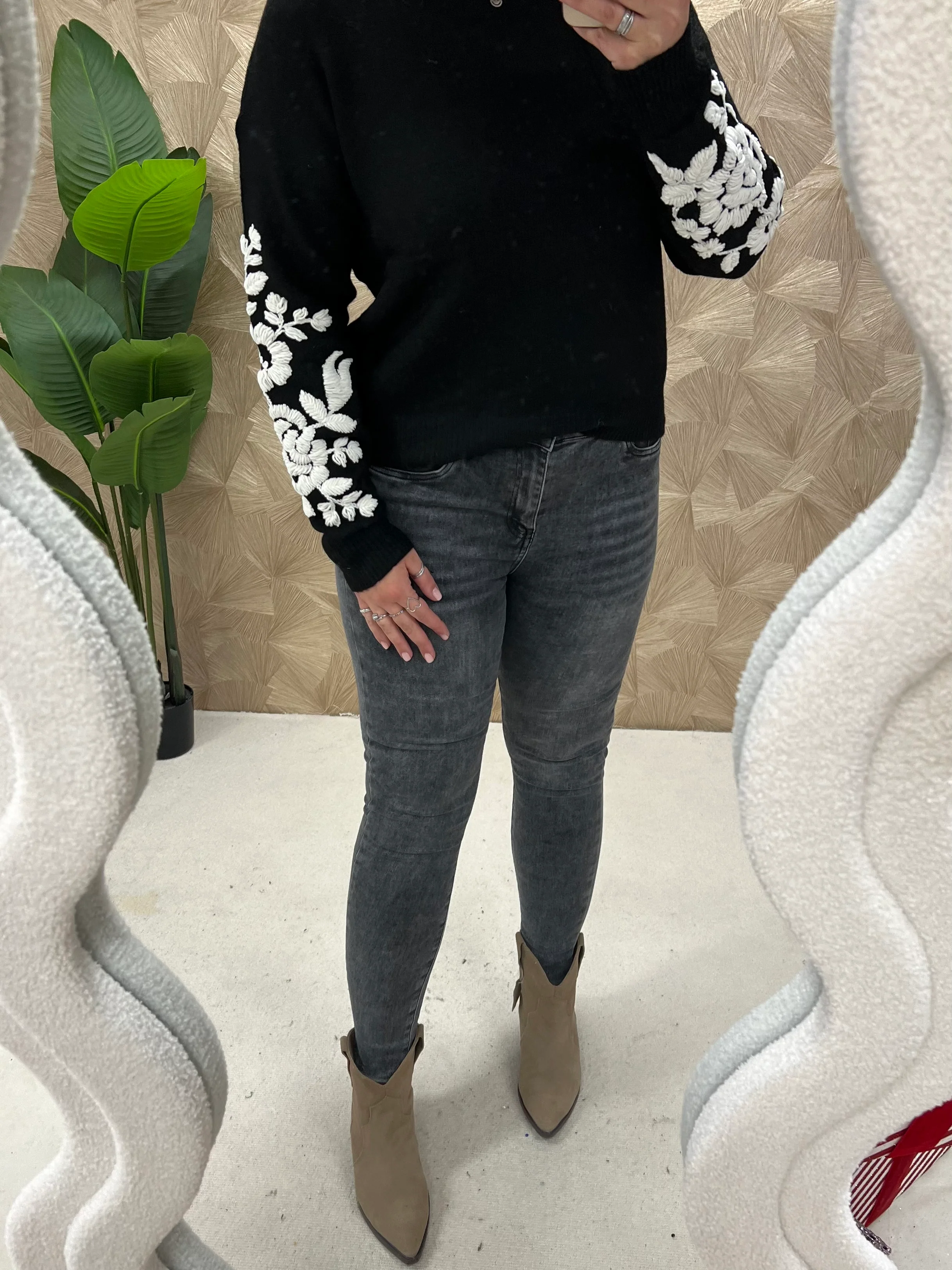 Perfect Leaves Sleeve Sweater - Black/Beige - Image 7
