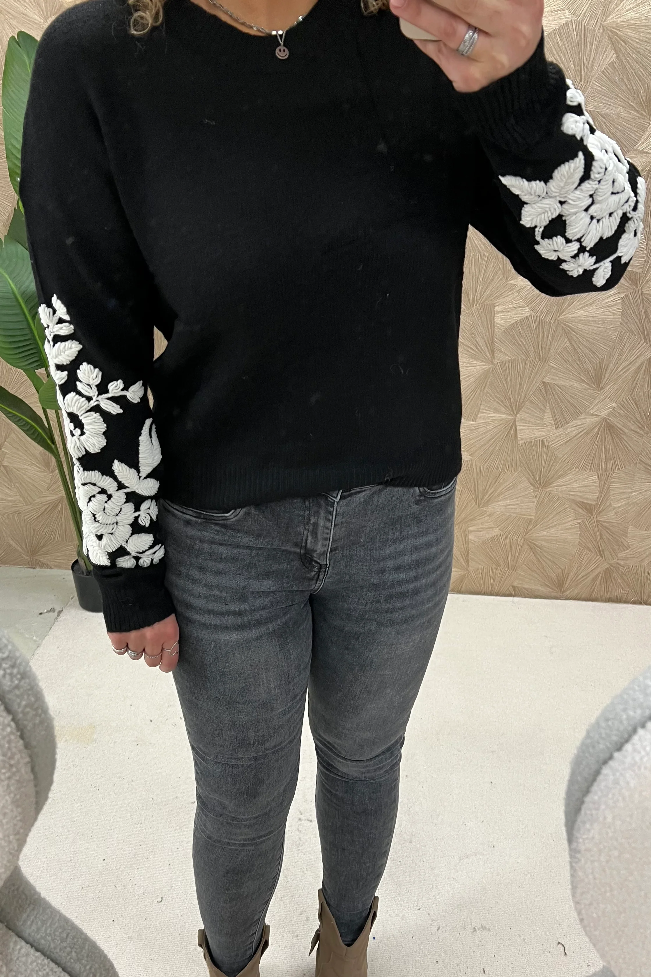 Perfect Leaves Sleeve Sweater - Black/Beige - Image 8