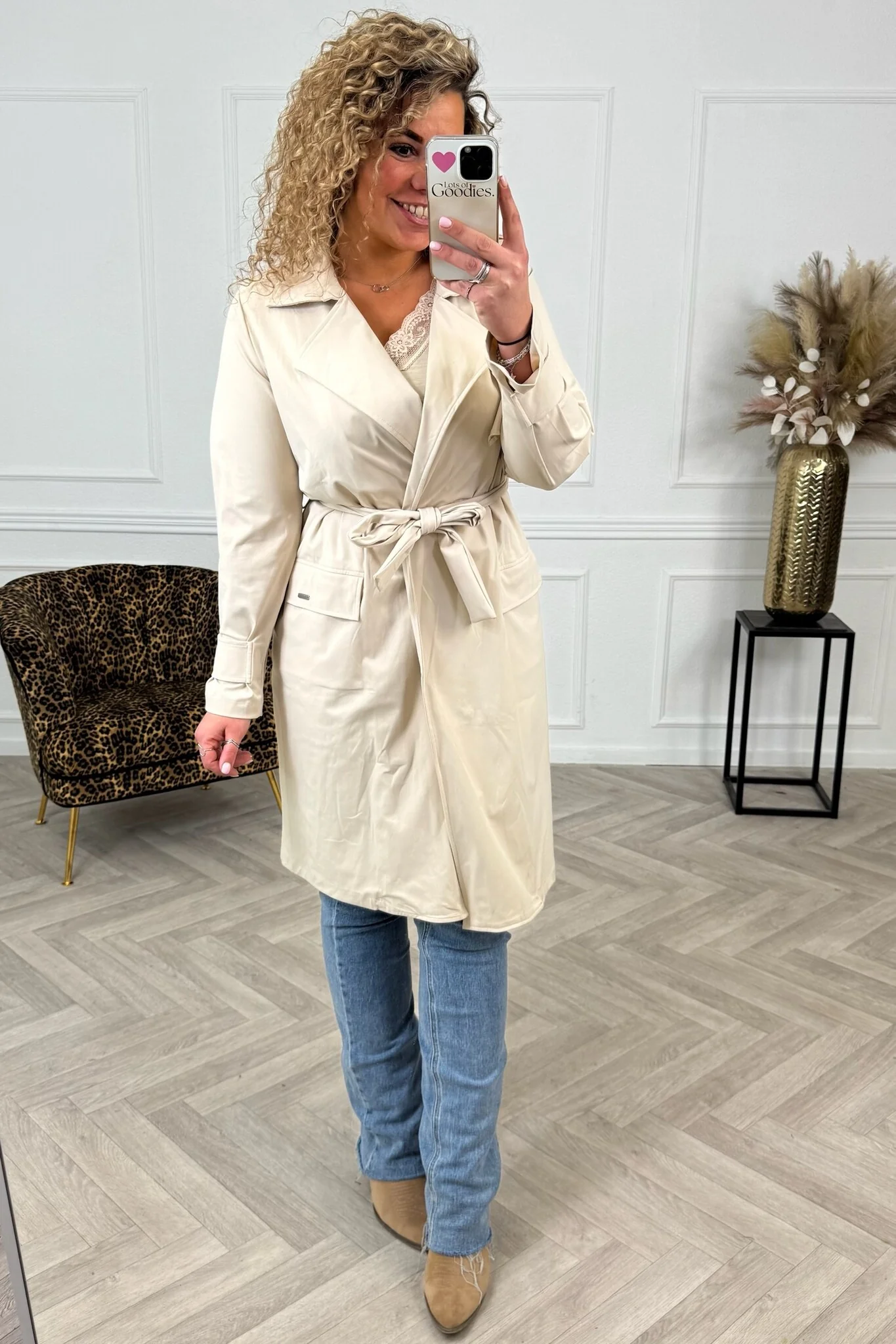 Perfect Travel Trenchcoat - Creme - Image 3