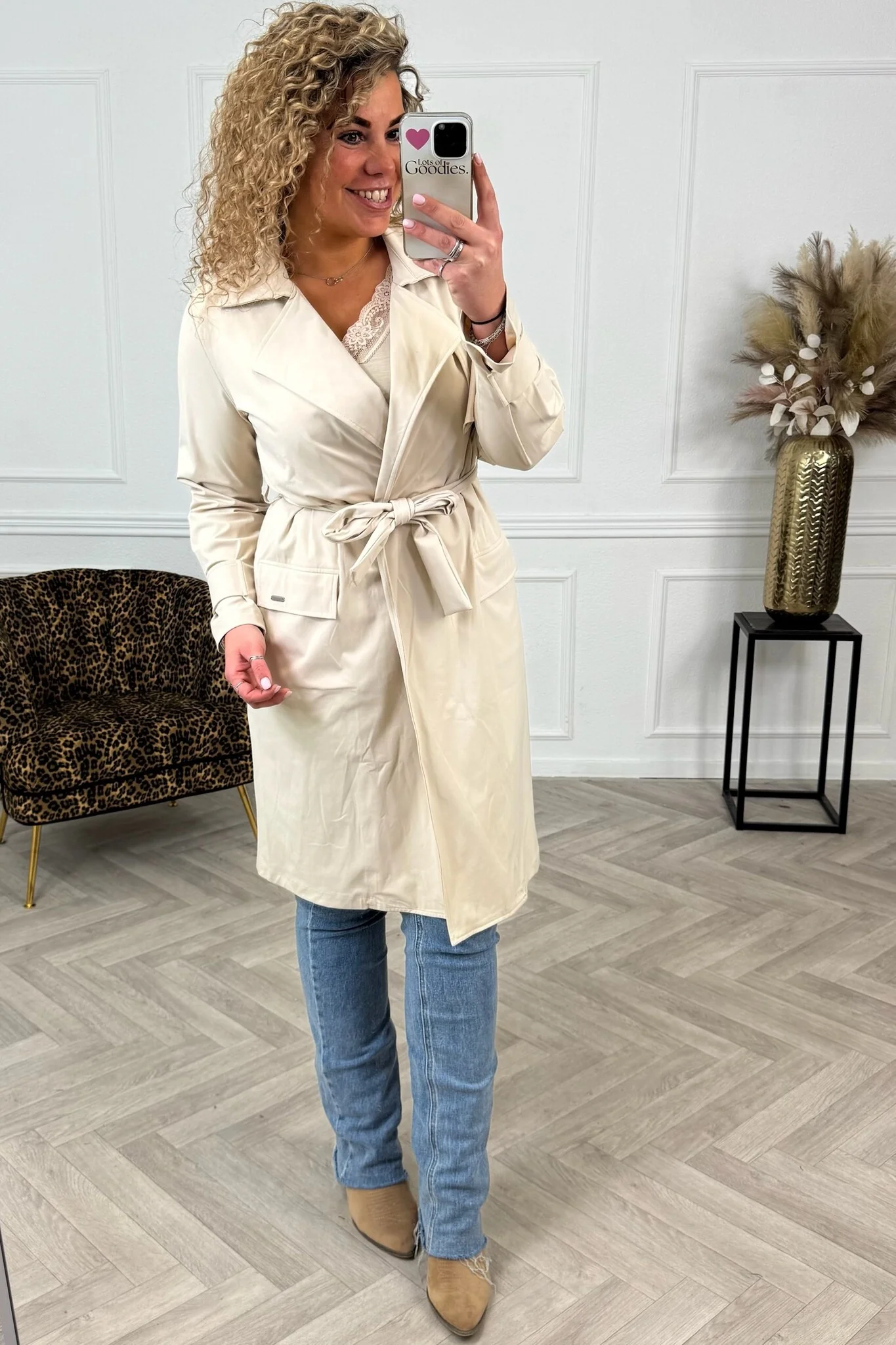 Perfect Travel Trenchcoat - Creme - Image 4