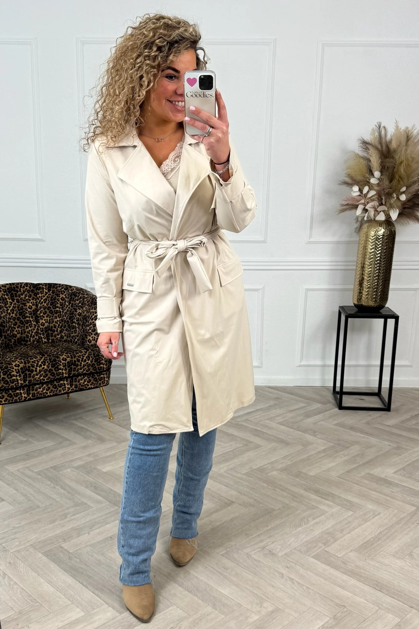 Perfect Travel Trenchcoat - Creme - Image 5