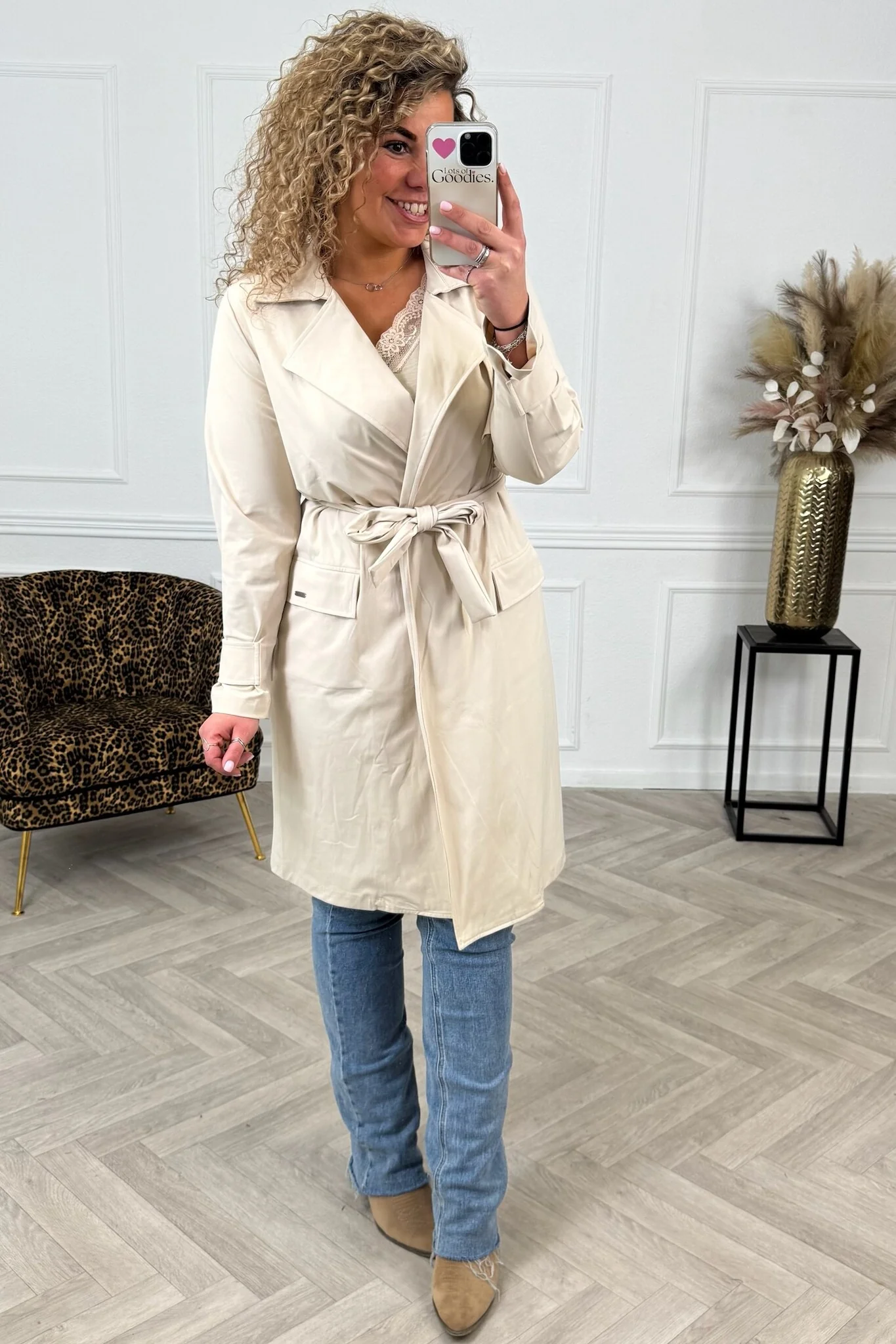 Perfect Travel Trenchcoat - Creme - Image 6