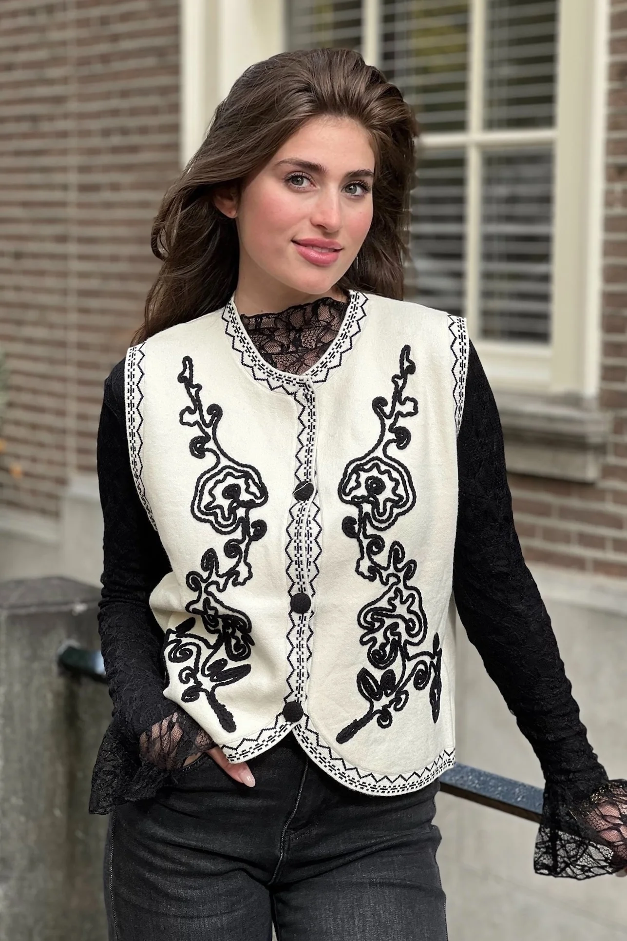 Pretty Aya Gilet - Creme/Black
