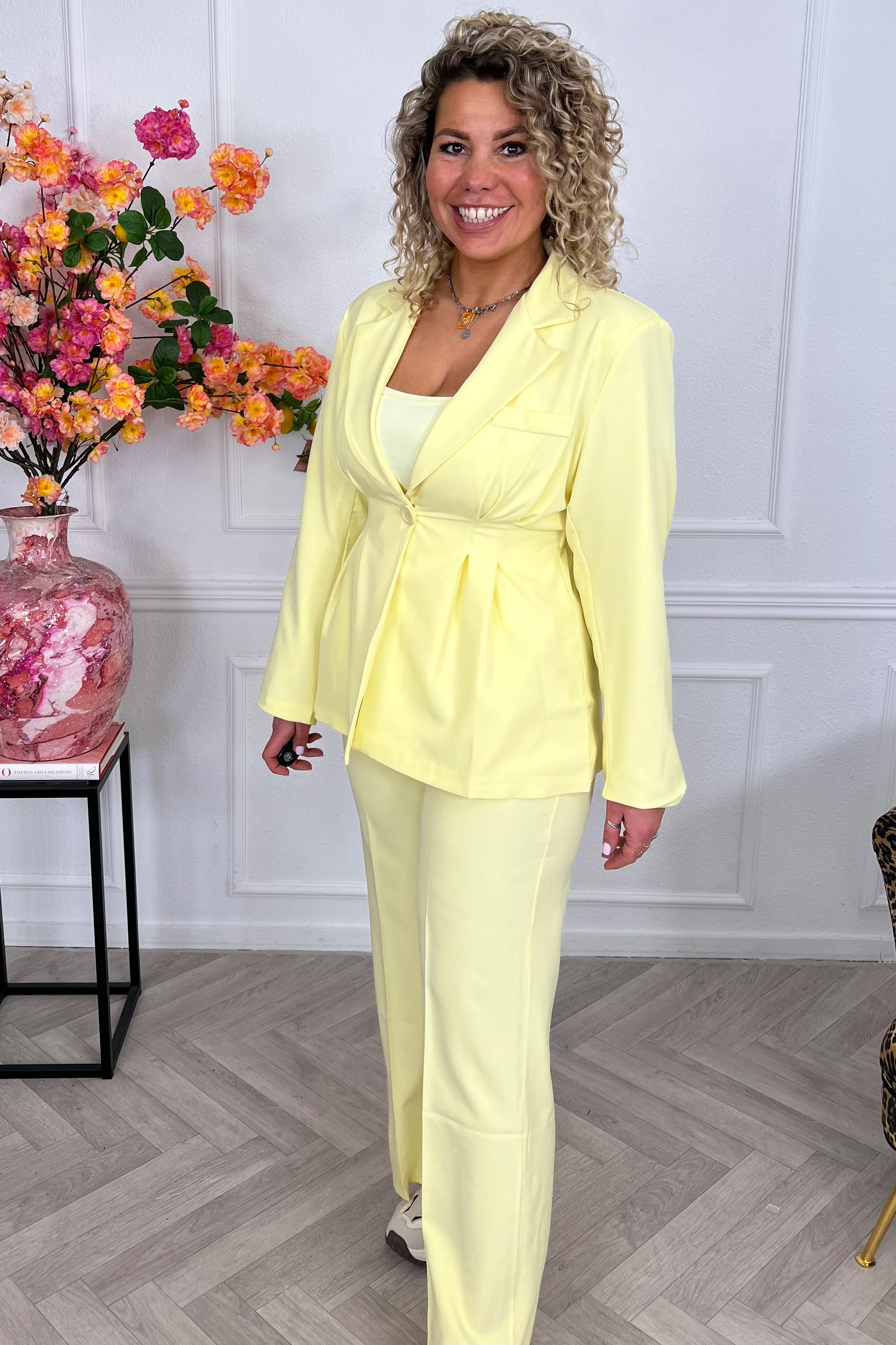 Riley Taille Suit - Yellow - Image 2