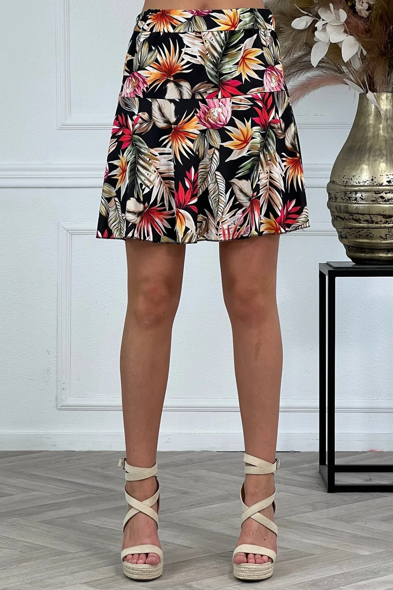 Short Tropical Leaves Skort - Black/Green/Red