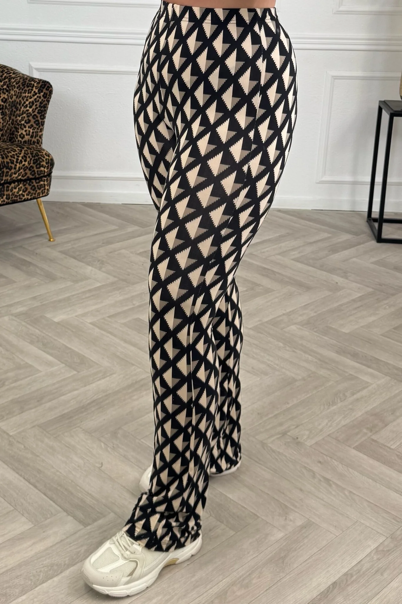 Soft Flare Diamonds - Beige/Black