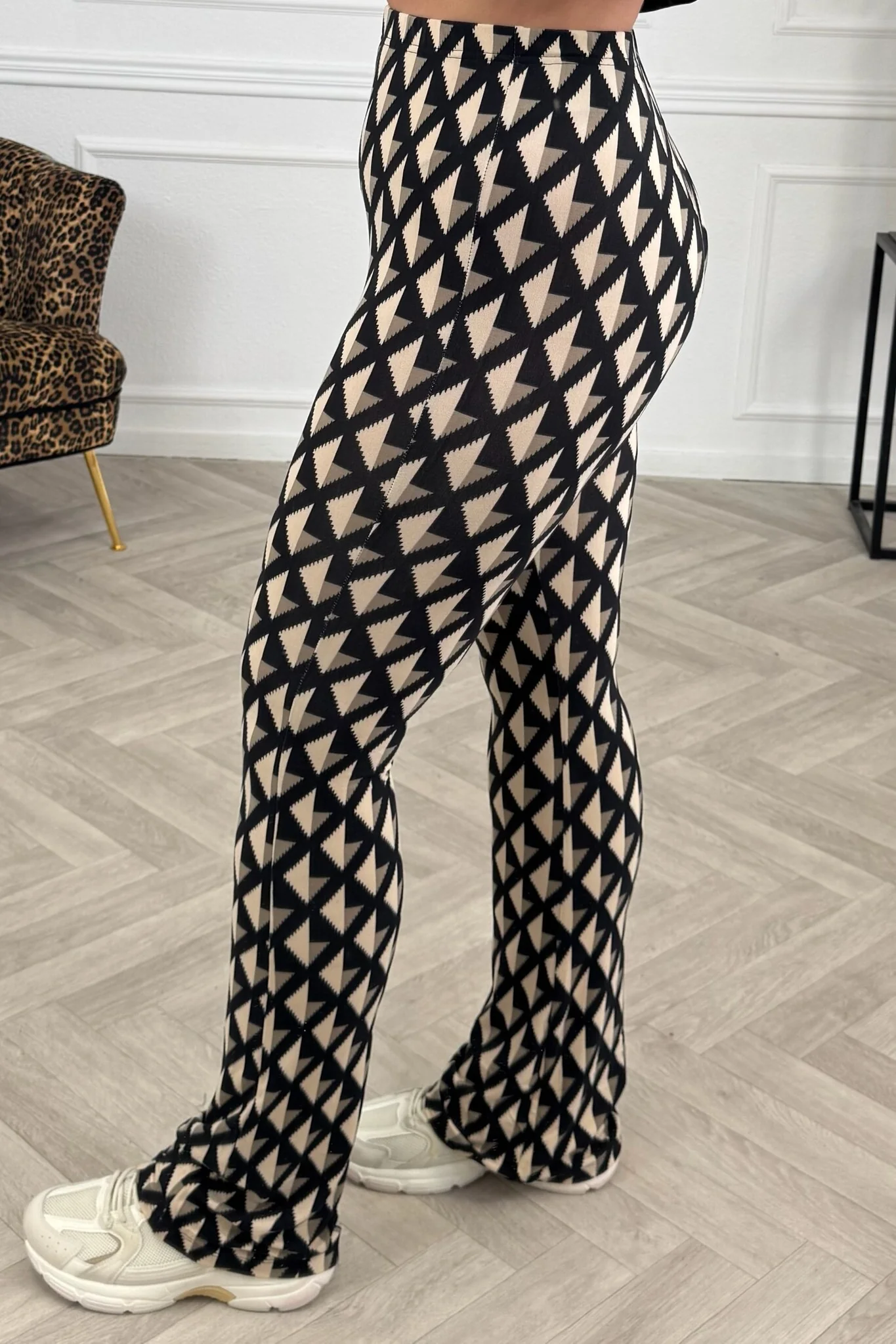 Soft Flare Diamonds - Beige/Black - Image 2