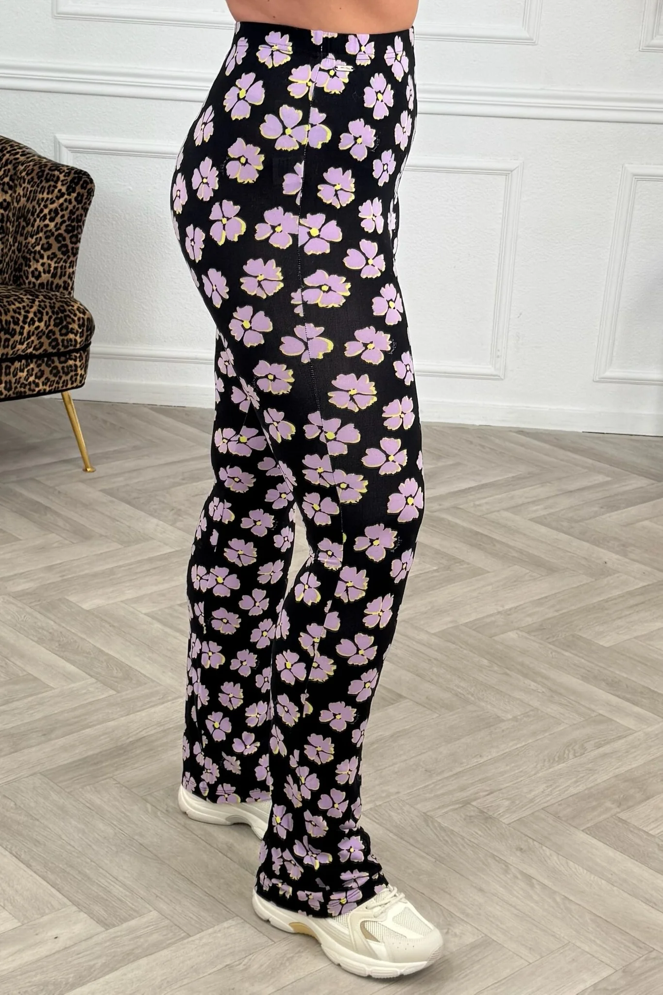Soft Flare Flowers - Black/Purple