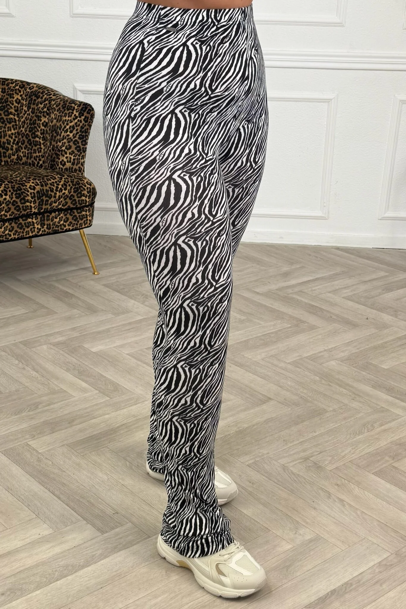 Soft Flare Zebra - Off White/Black