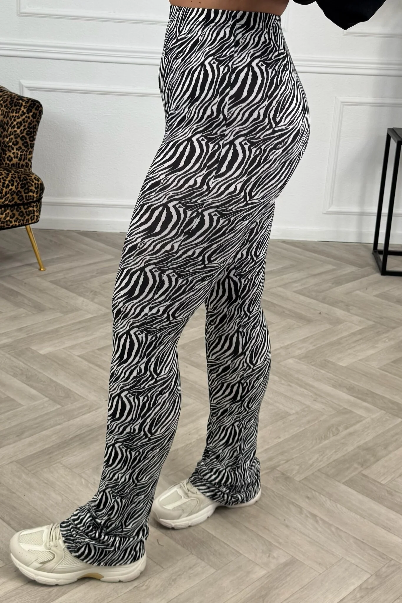 Soft Flare Zebra - Off White/Black - Image 3