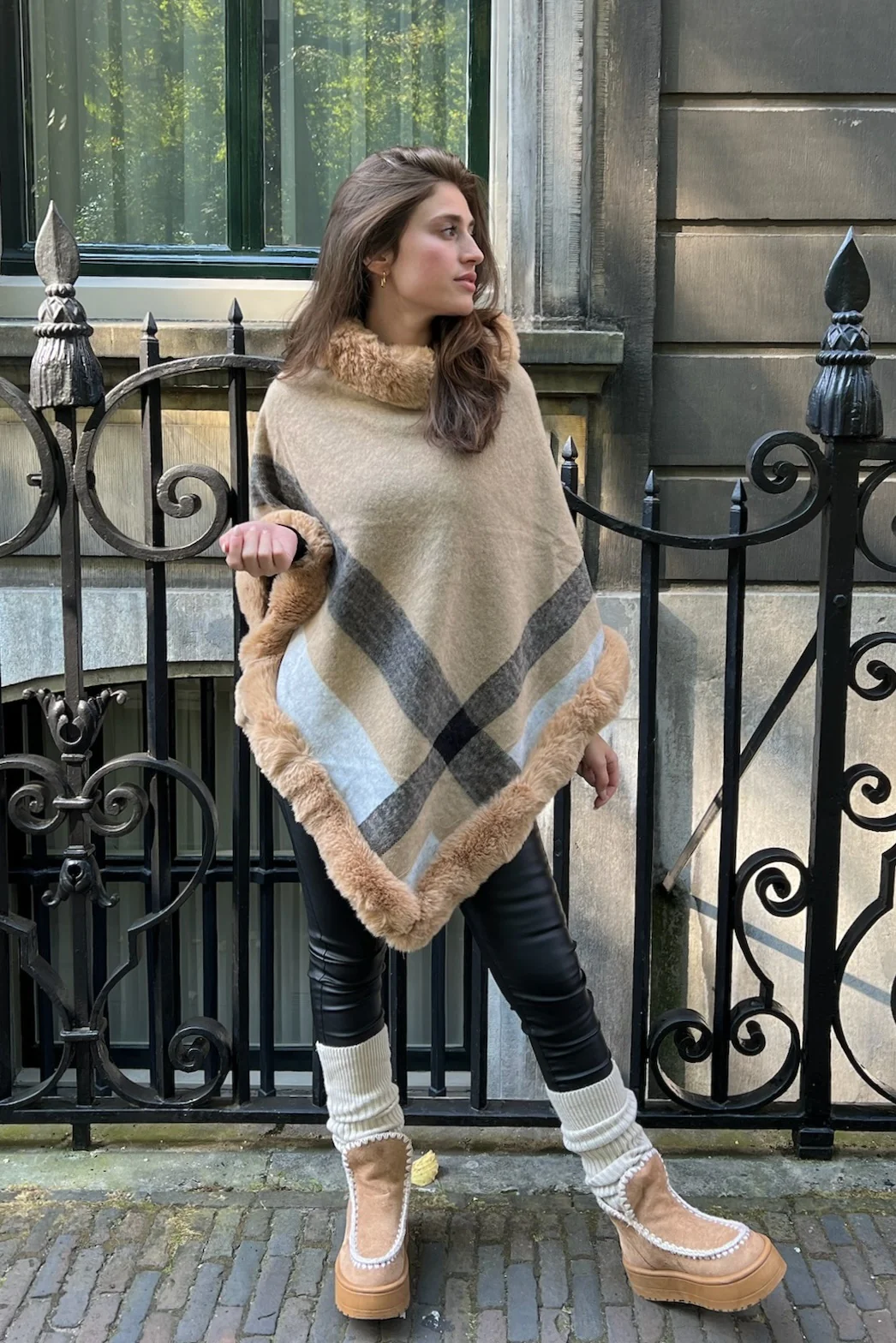 Soft Spring Poncho - Camel/Black