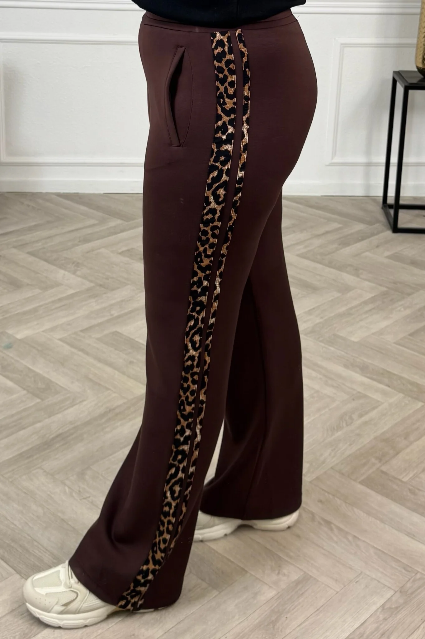 Sporty Leopard Jogging - Brown - Image 5