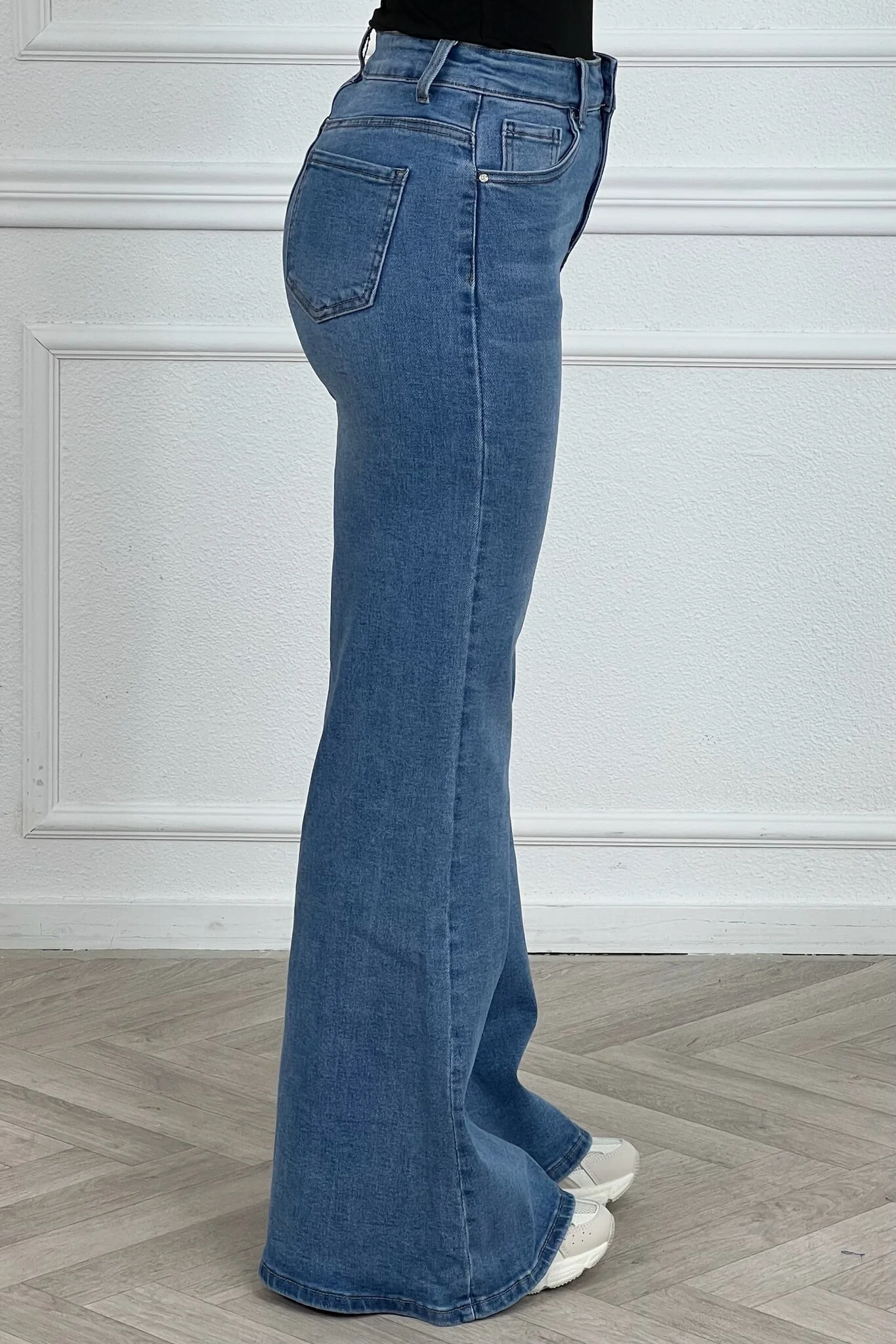 Wide Flared Jeans - Blue - Image 3