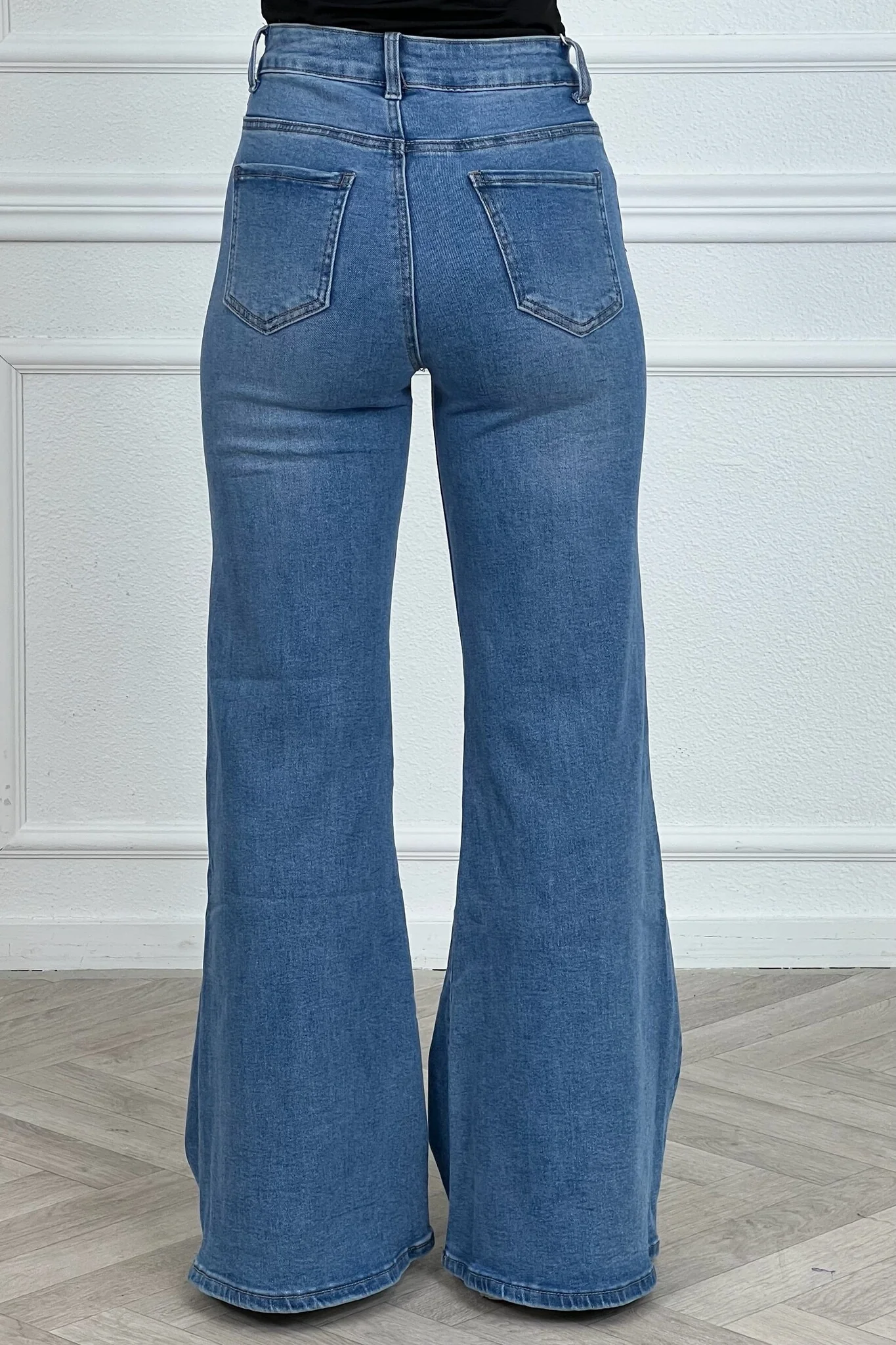 Wide Flared Jeans - Blue - Image 4